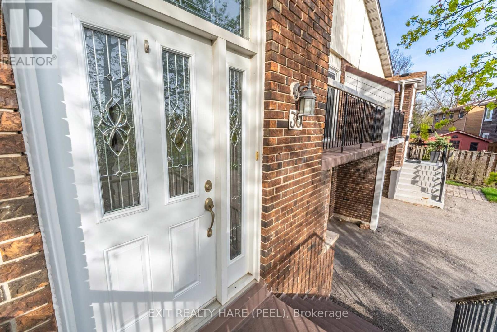 30 THORSBY COURT - 5