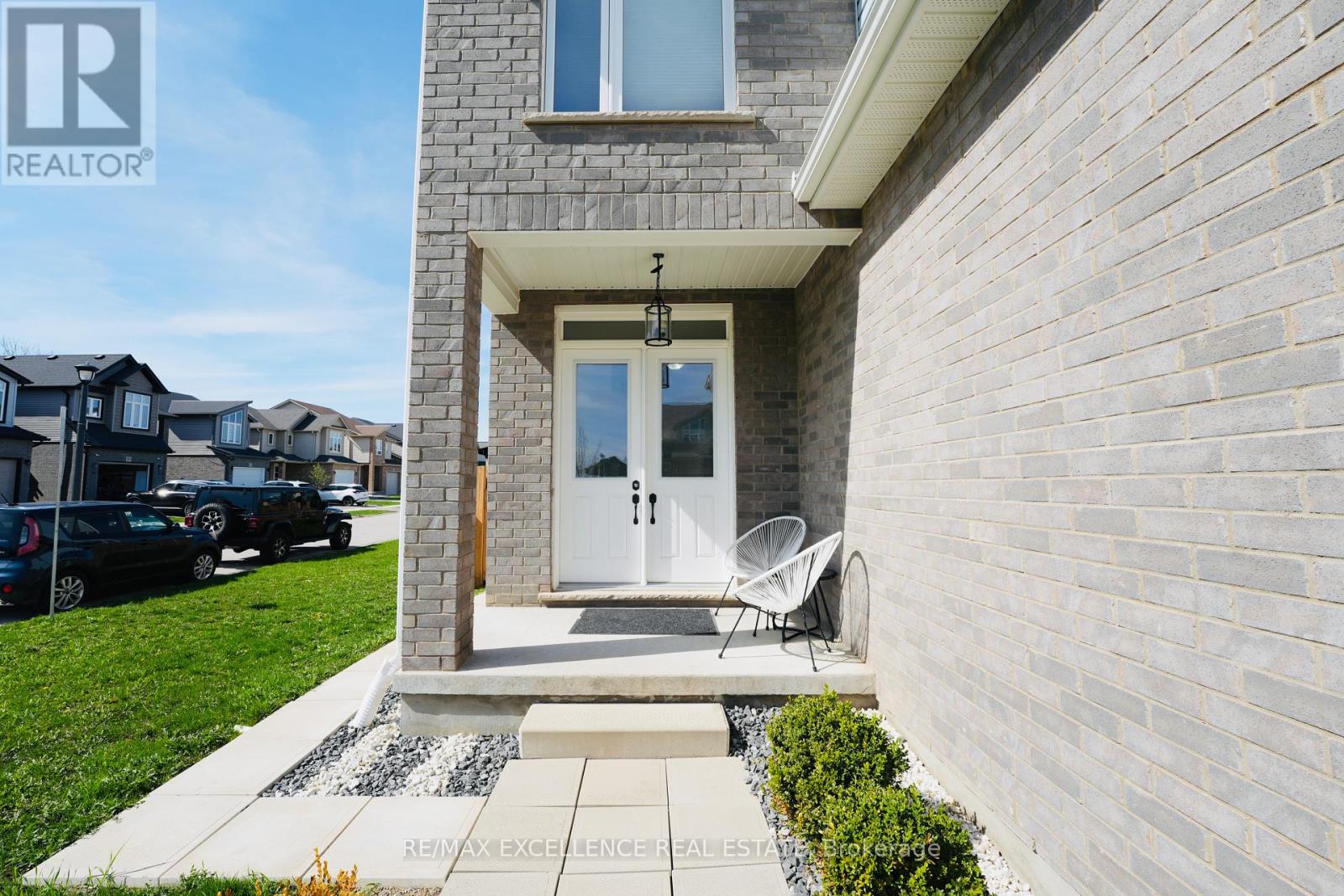 1689 AUKETT DRIVE - 2