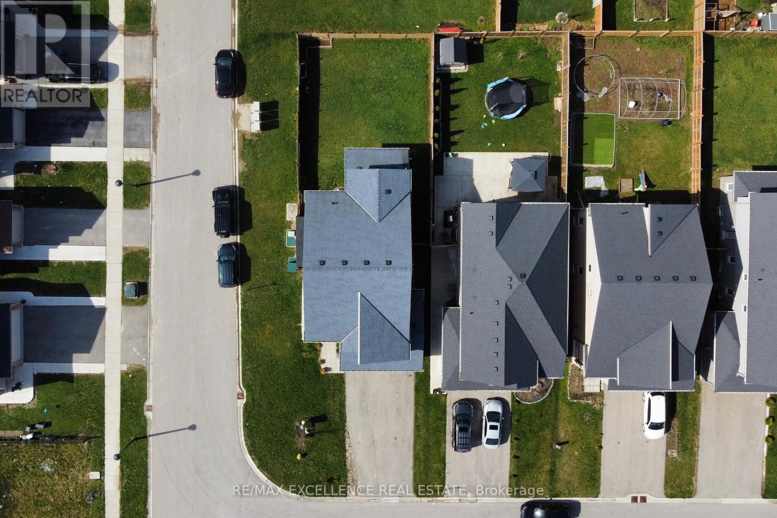 1689 AUKETT DRIVE - 43