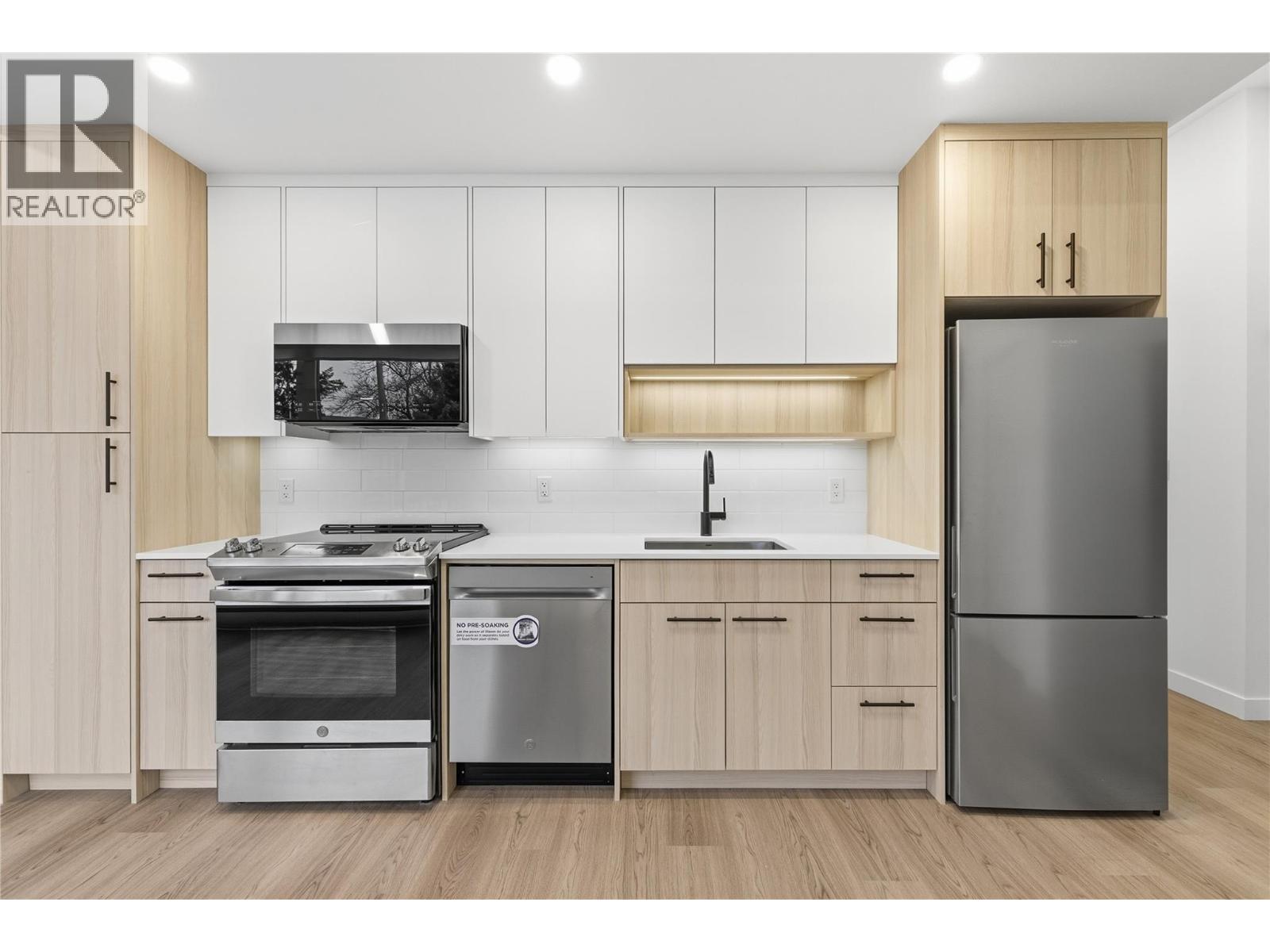 TH4 1390 Pridham Avenue, Kelowna