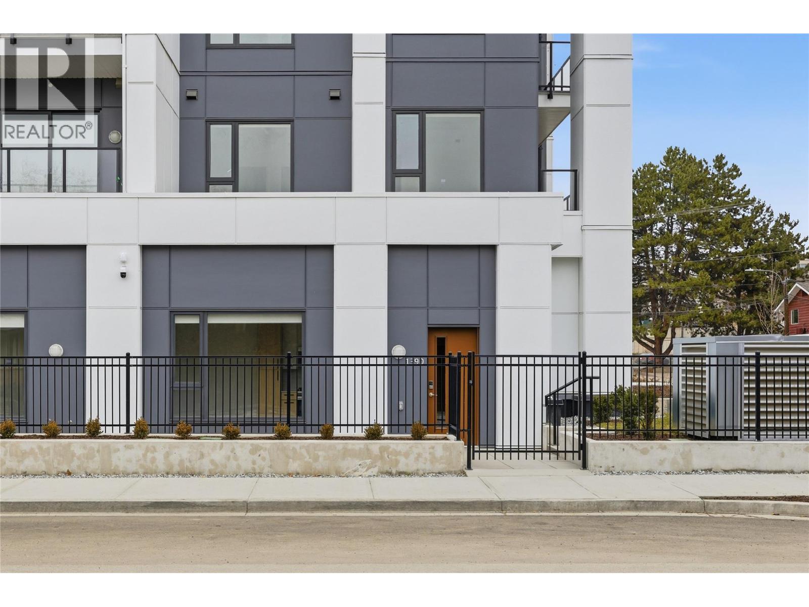 TH4 1390 Pridham Avenue, Kelowna