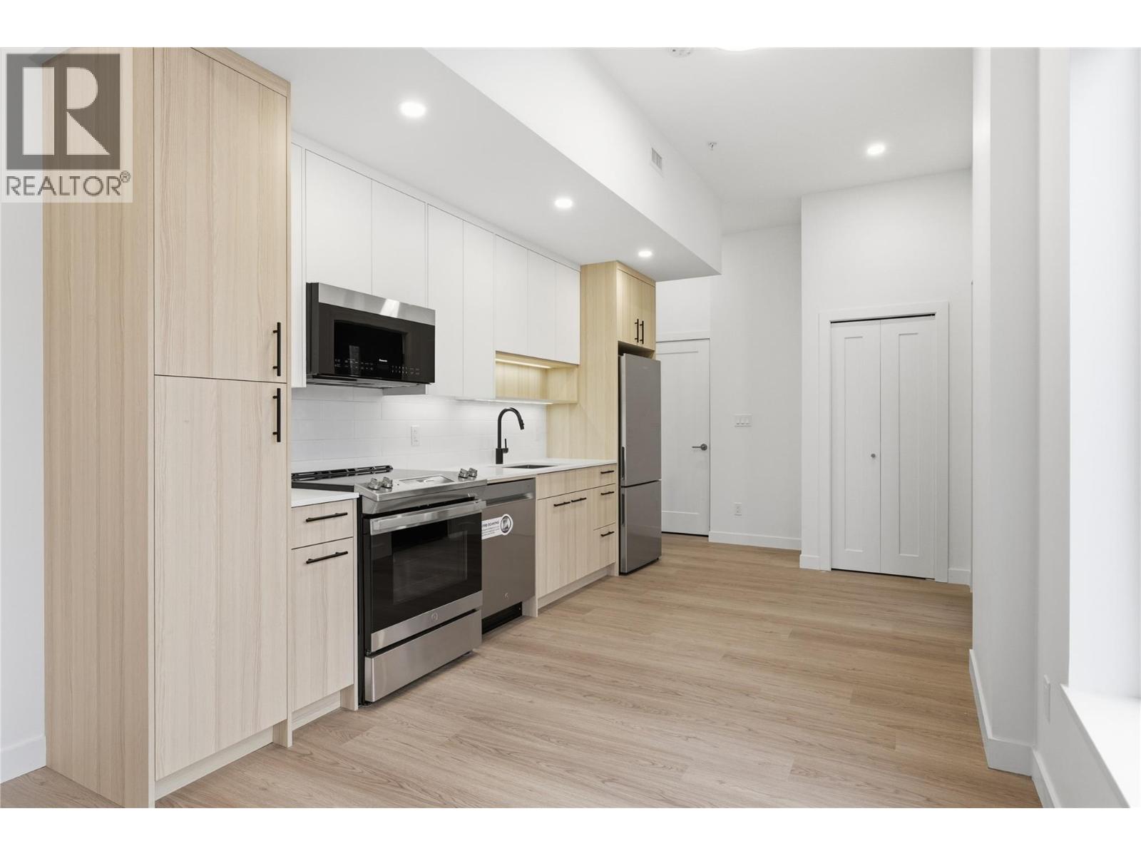 TH4 1390 Pridham Avenue, Kelowna