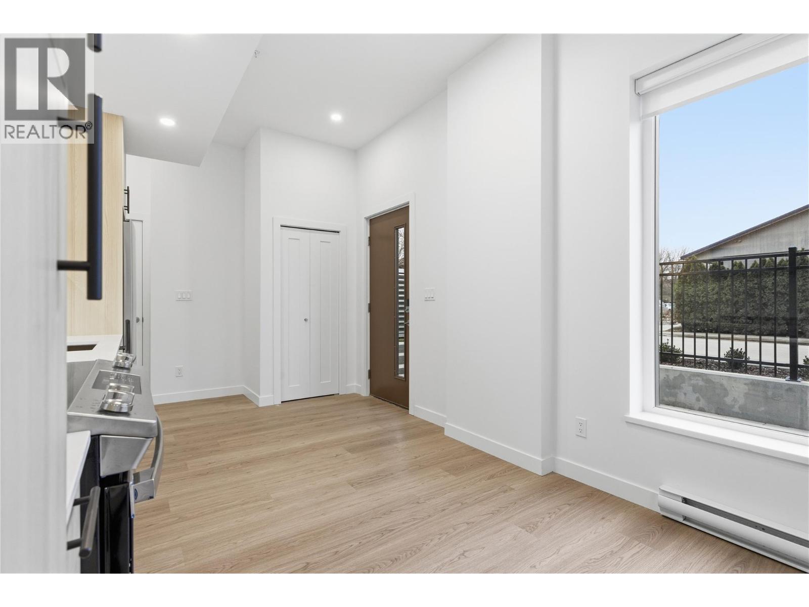 TH4 1390 Pridham Avenue, Kelowna