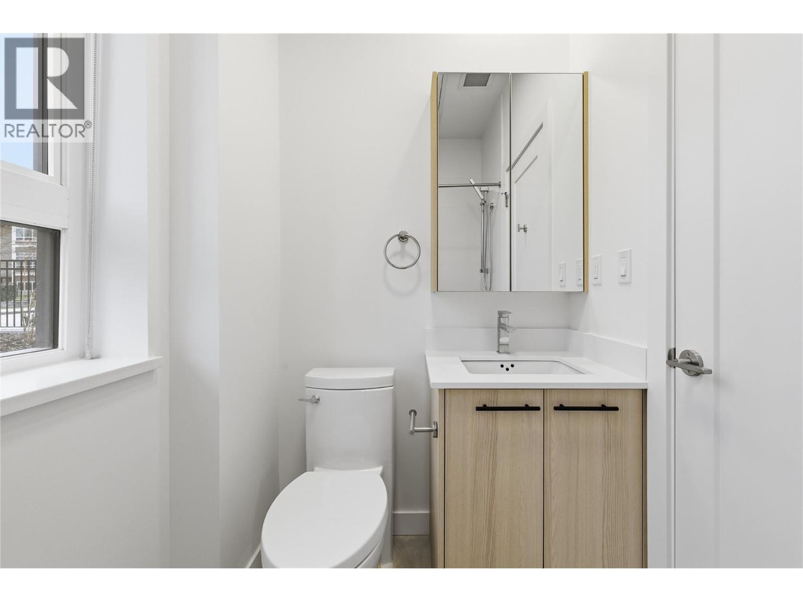 TH4 1390 Pridham Avenue, Kelowna