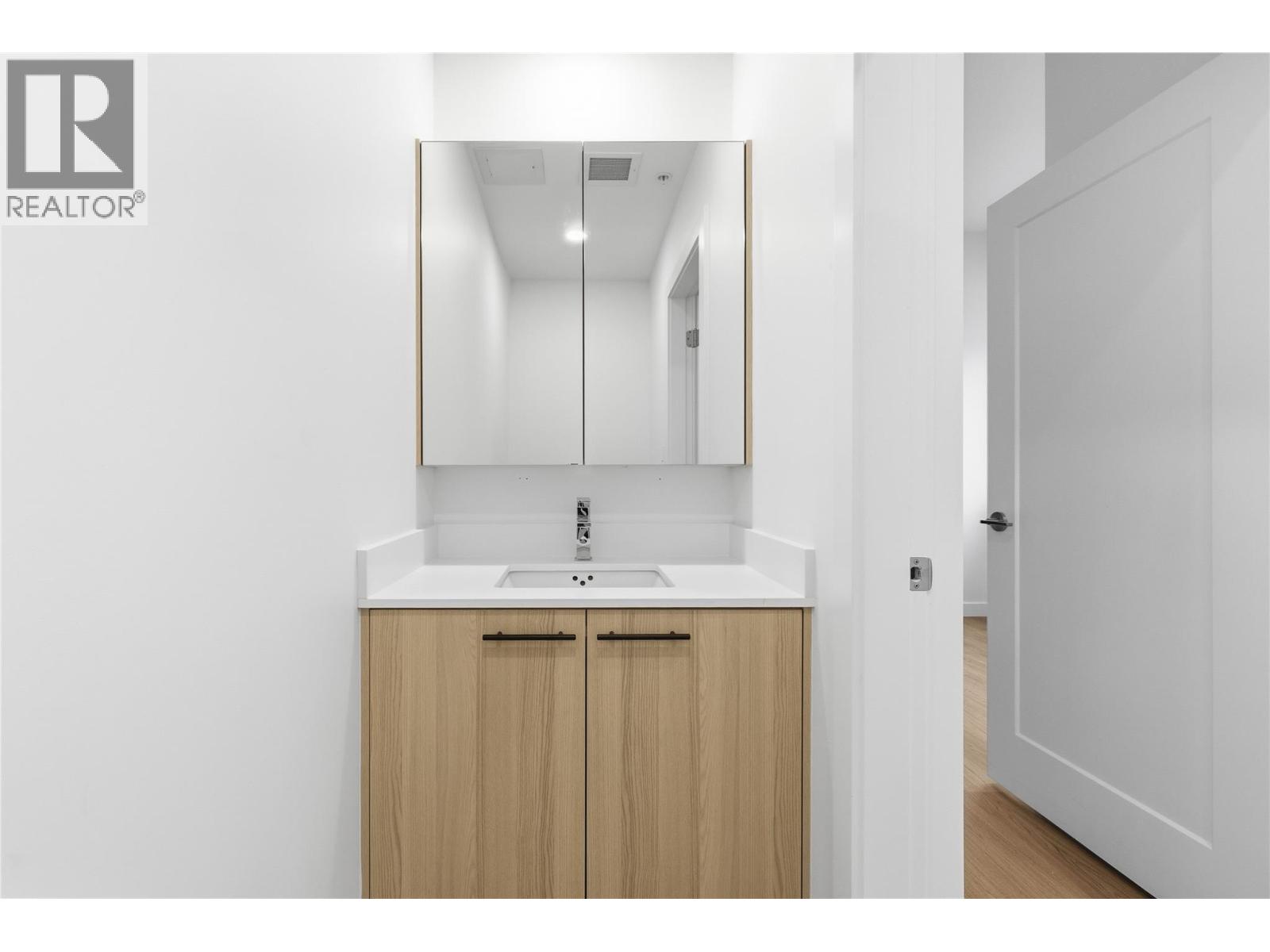 TH4 1390 Pridham Avenue, Kelowna