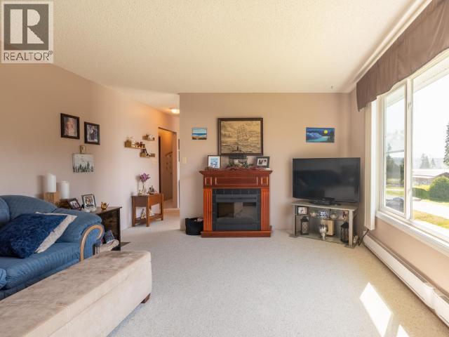 3271 OAK STREET - 7