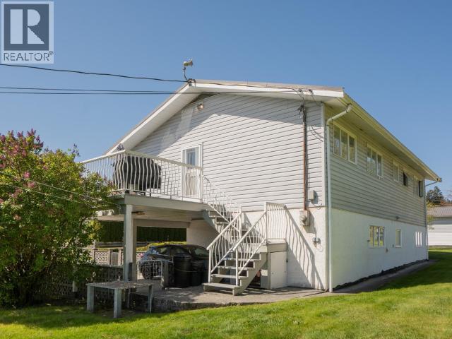 3271 OAK STREET - 30