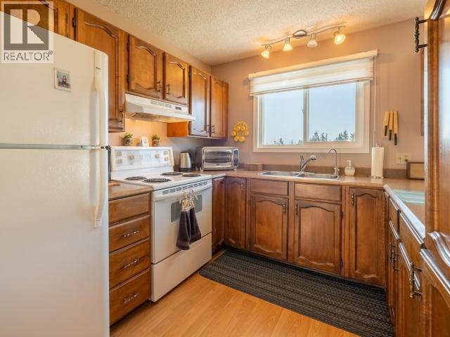 3271 OAK STREET - 10