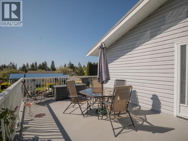 3271 OAK STREET - 9