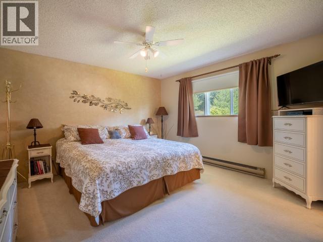 3271 OAK STREET - 13