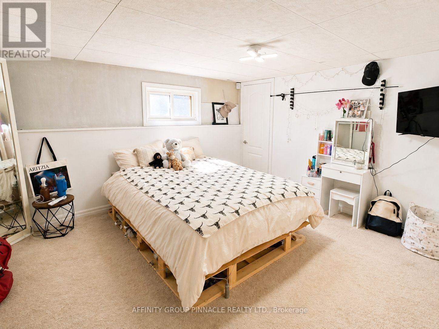 39 MUSKIE DRIVE - 35