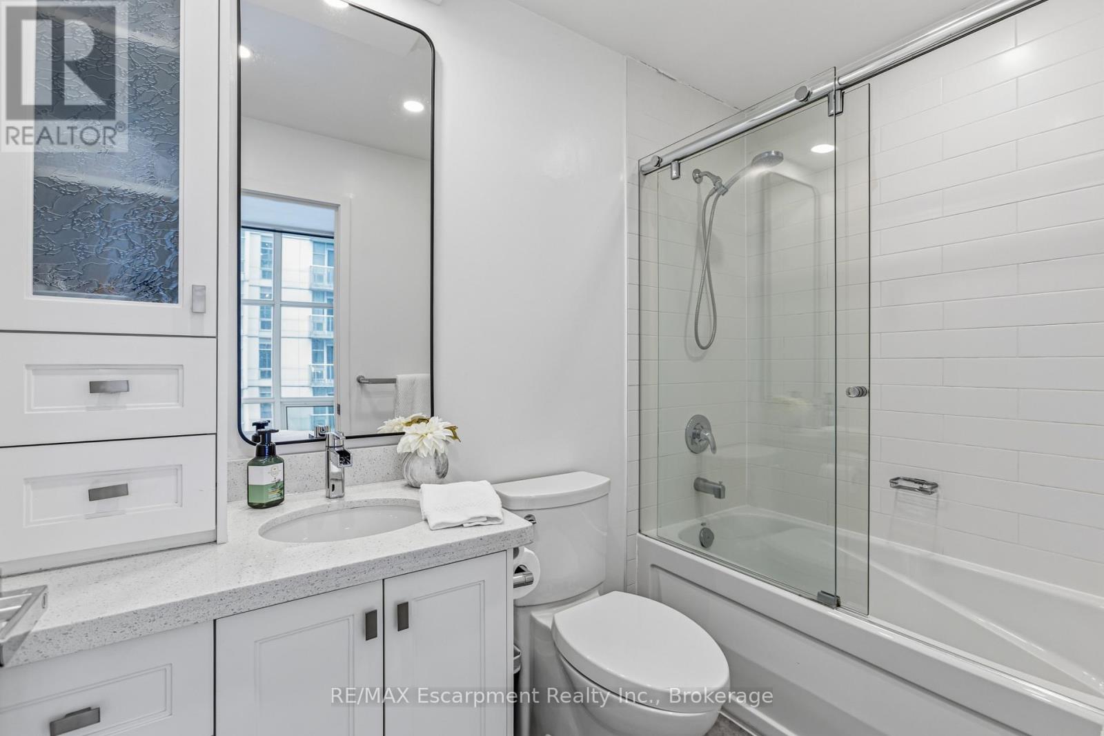 #303 9 SPADINA AVENUE - 13
