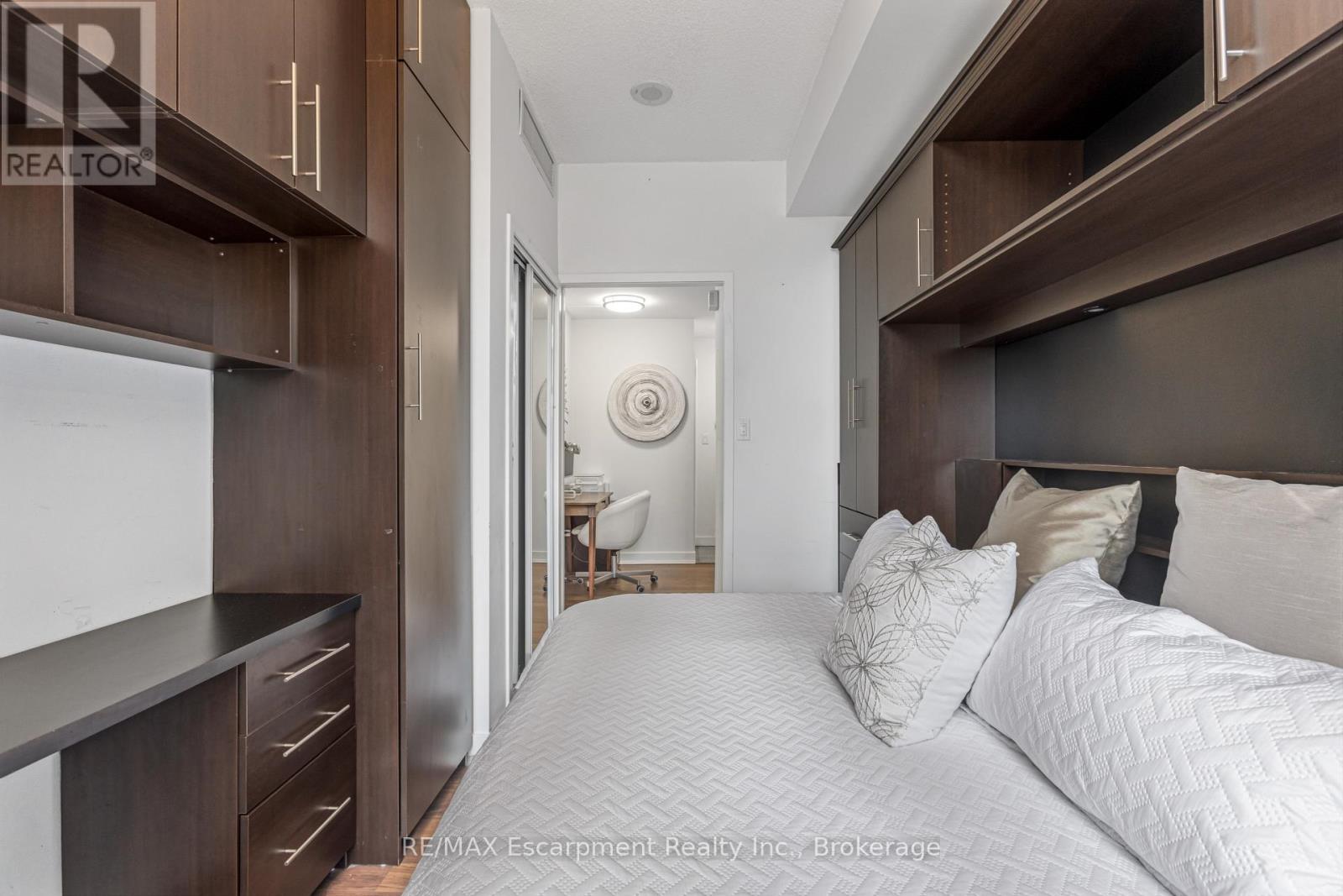 #303 9 SPADINA AVENUE - 16