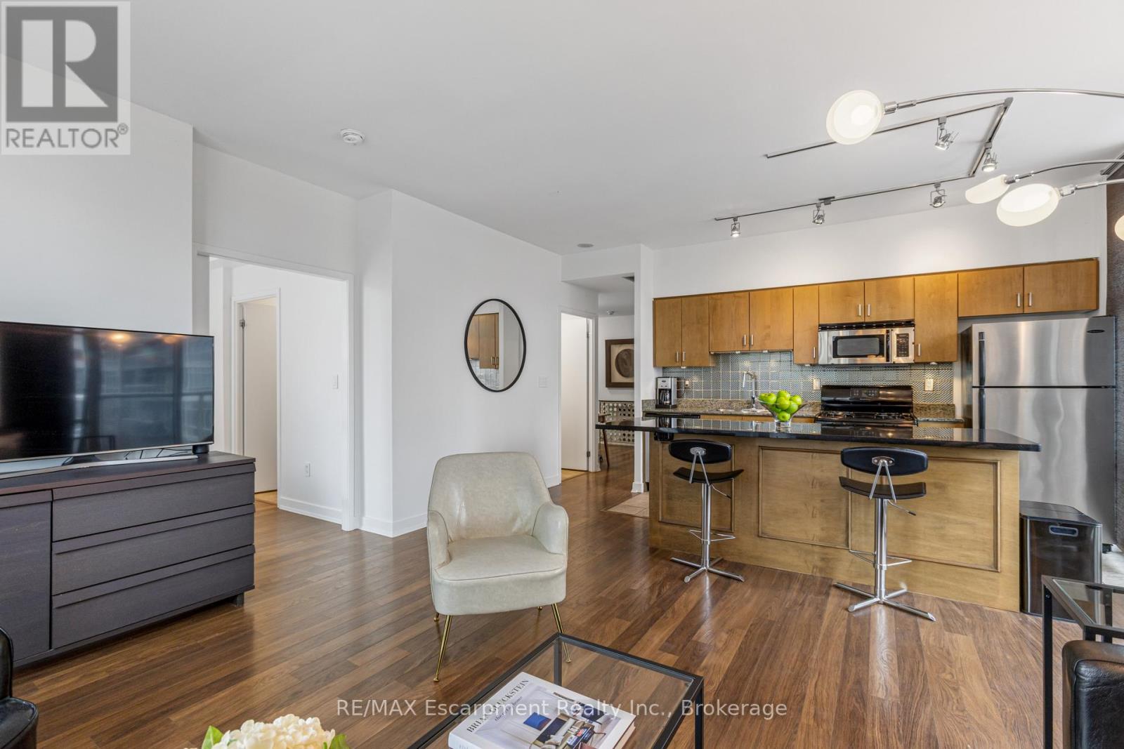 #303 9 SPADINA AVENUE - 22