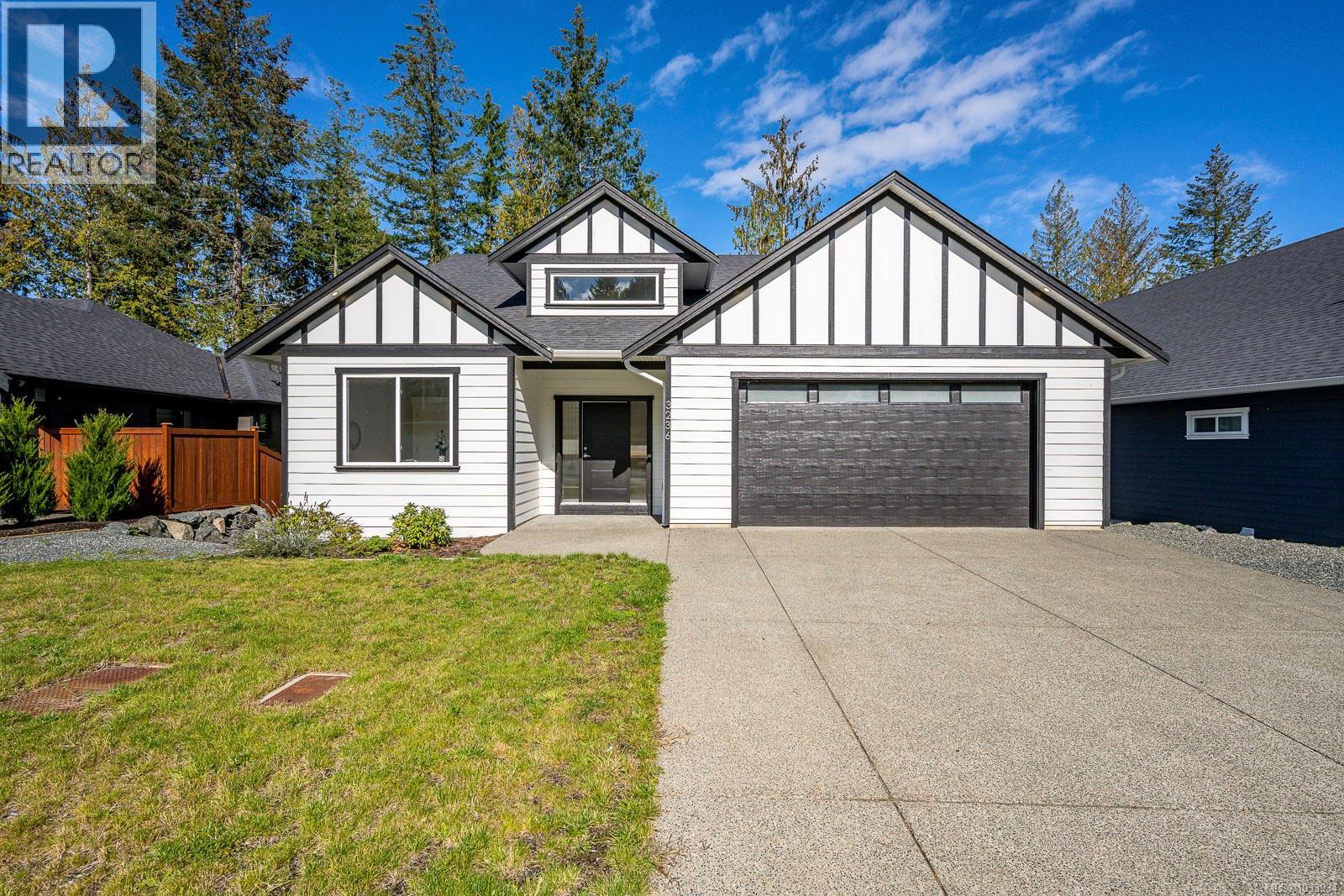 3236 Klanawa Cres - 1