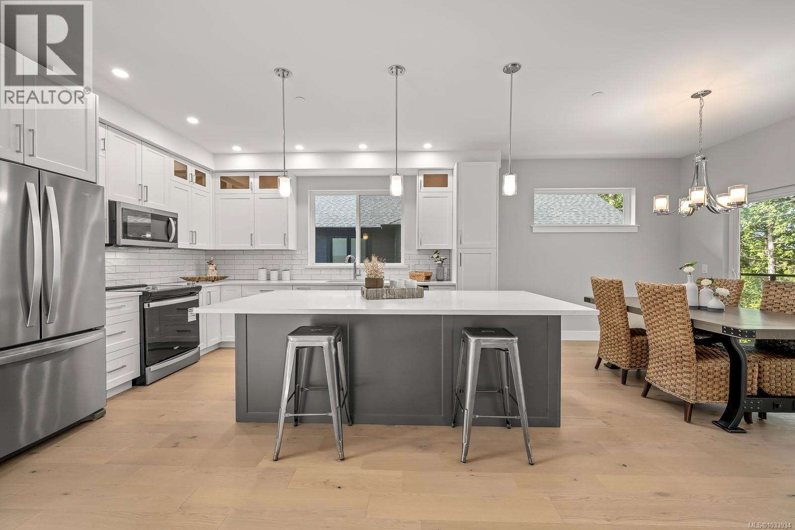 3236 Klanawa Cres - 3