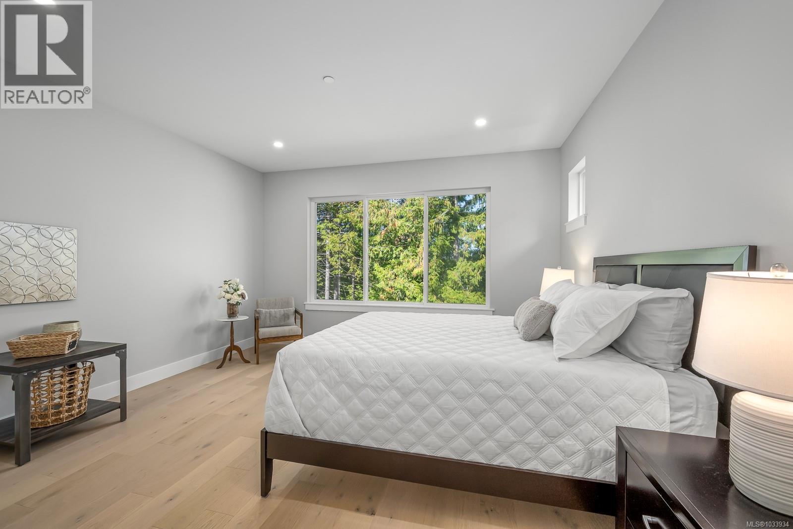 3236 Klanawa Cres - 6