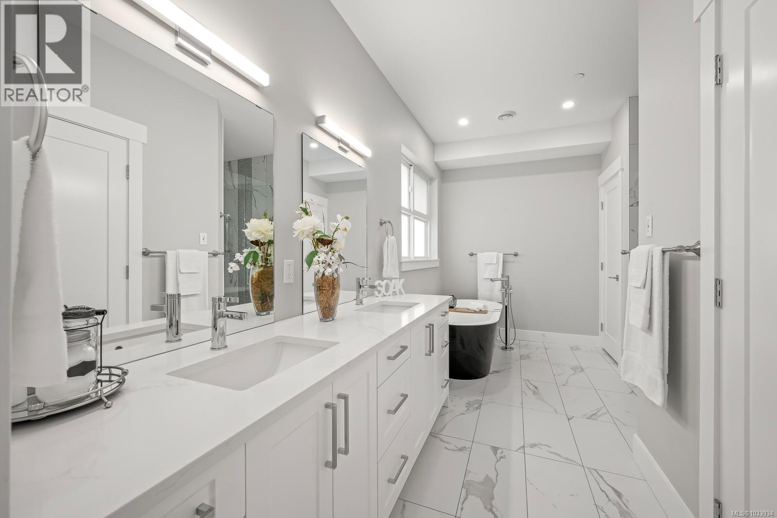 3236 Klanawa Cres - 7