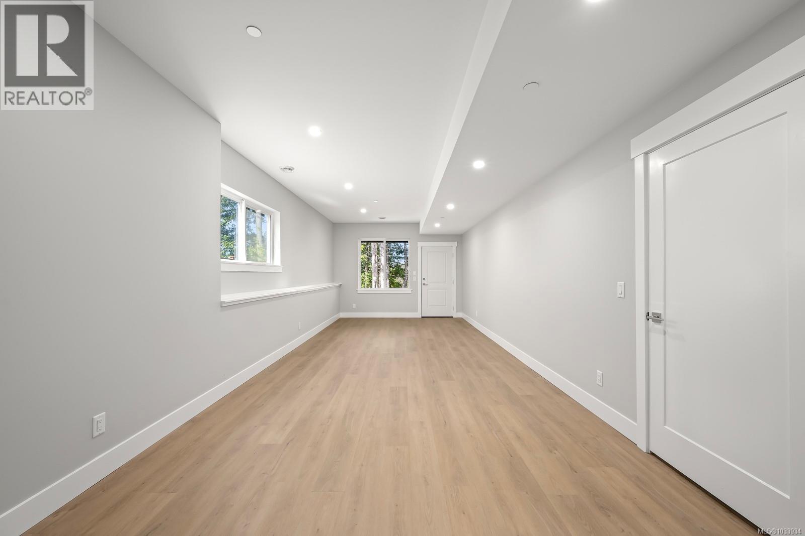 3236 Klanawa Cres - 9