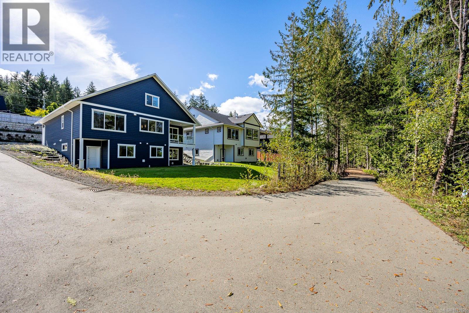 3240 Klanawa Cres - 2