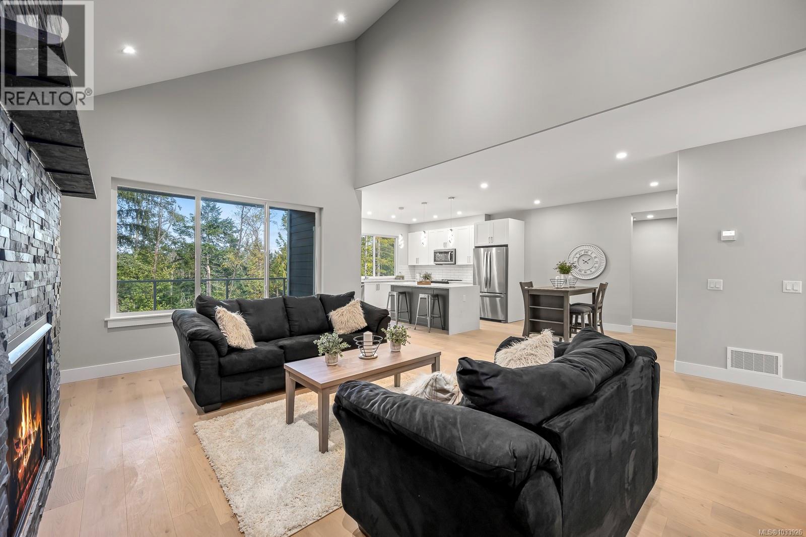 3240 Klanawa Cres - 3