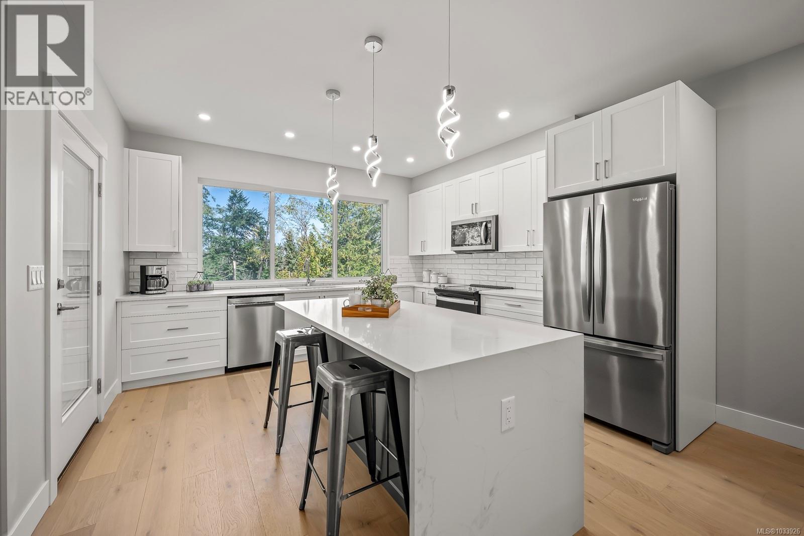 3240 Klanawa Cres - 4