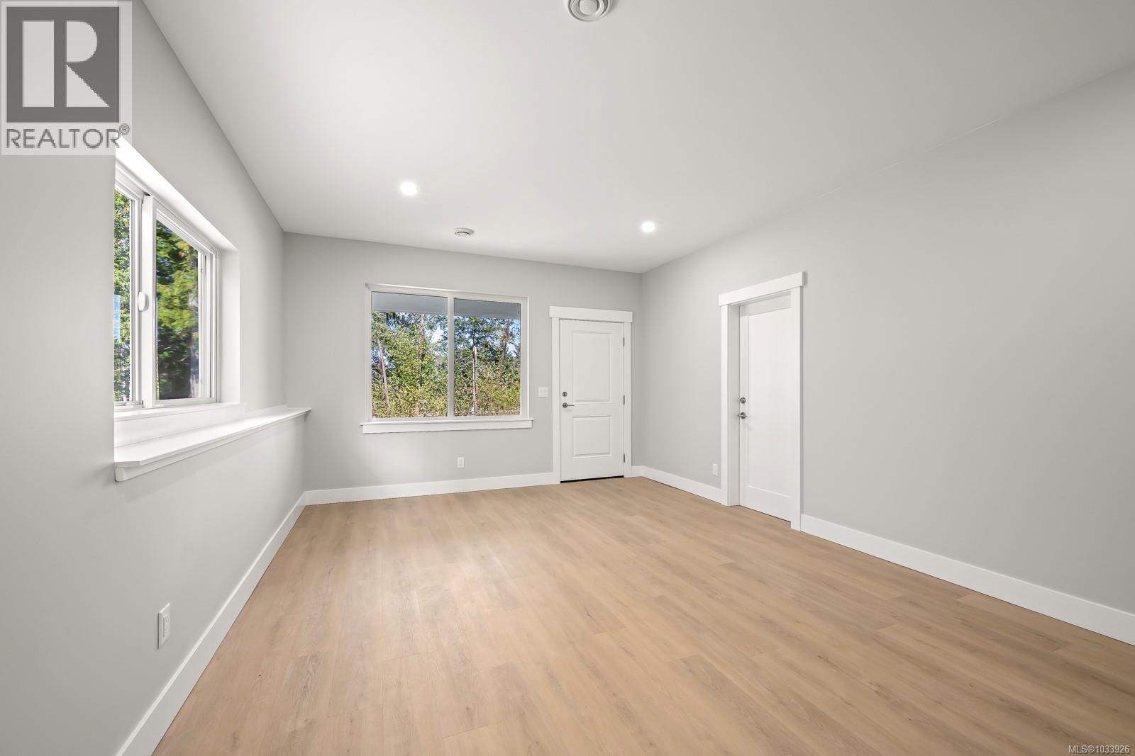 3240 Klanawa Cres - 6