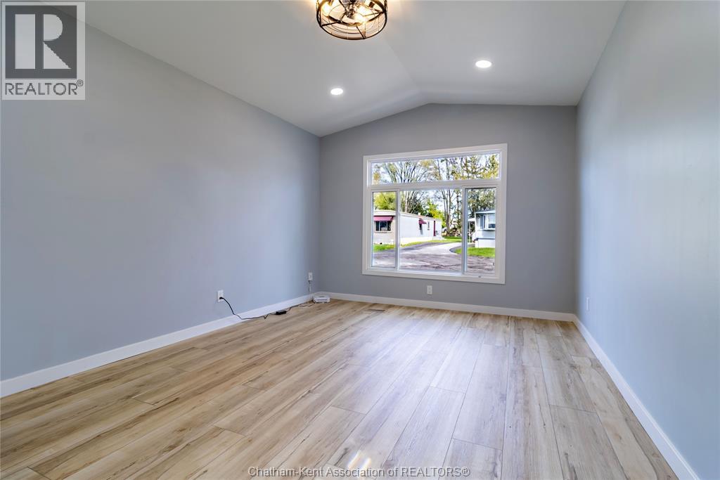 42 London COURT, Chatham, Ontario, N7L4G6 — Photo 6