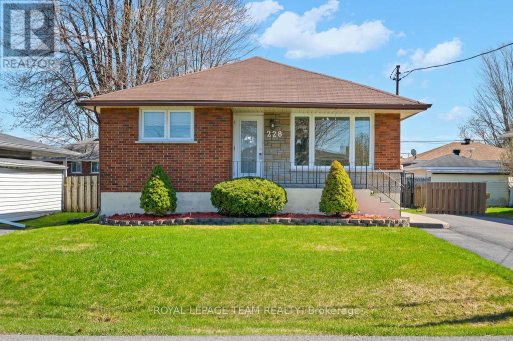 228 LAFRAMBOISE AVENUE - 1