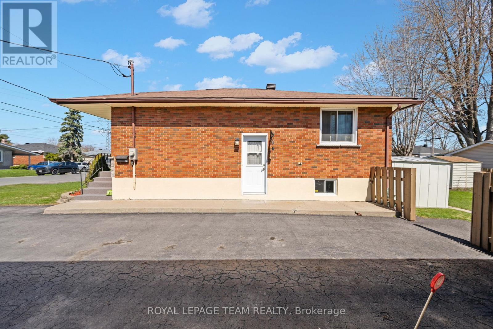 Double Paved Drive/Side Entrance