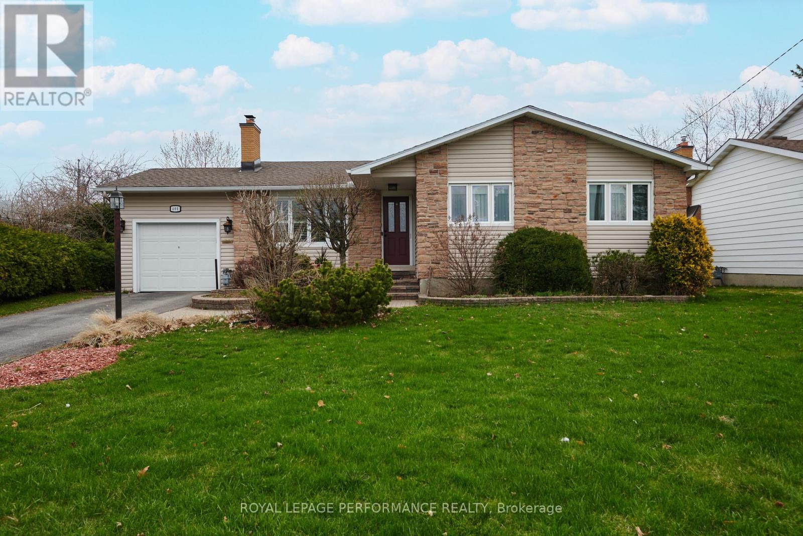 Welcome to 401 Phoenix Cres