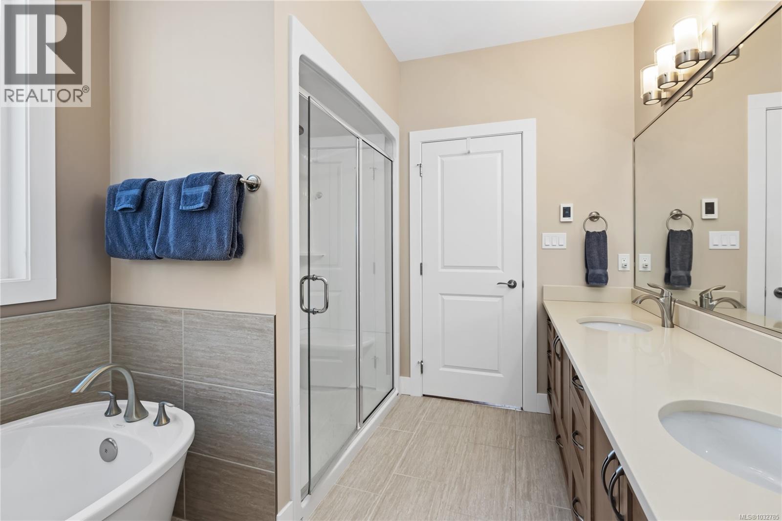 9846 Napier Pl, Chemainus