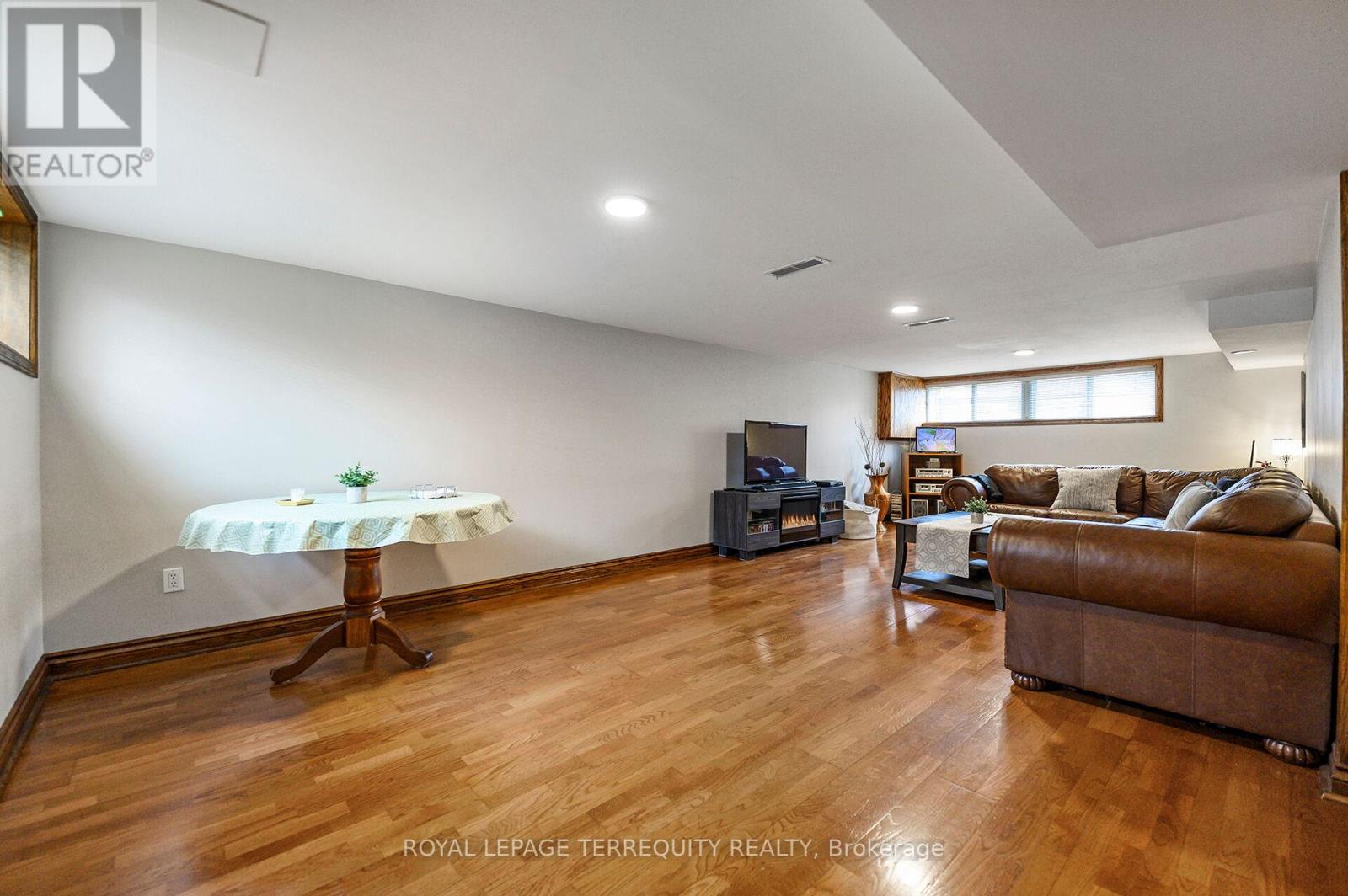 136 STRATHBURN BOULEVARD - 16