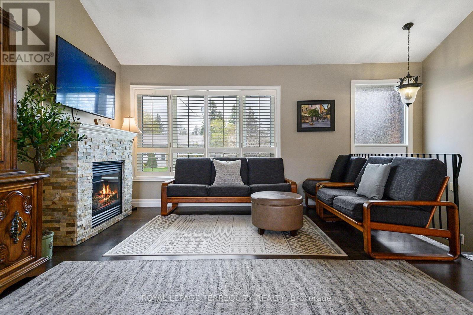 136 STRATHBURN BOULEVARD - 2