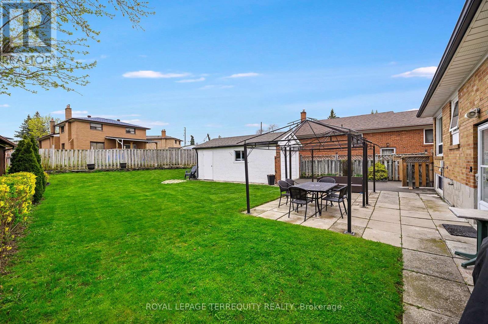 136 STRATHBURN BOULEVARD - 28
