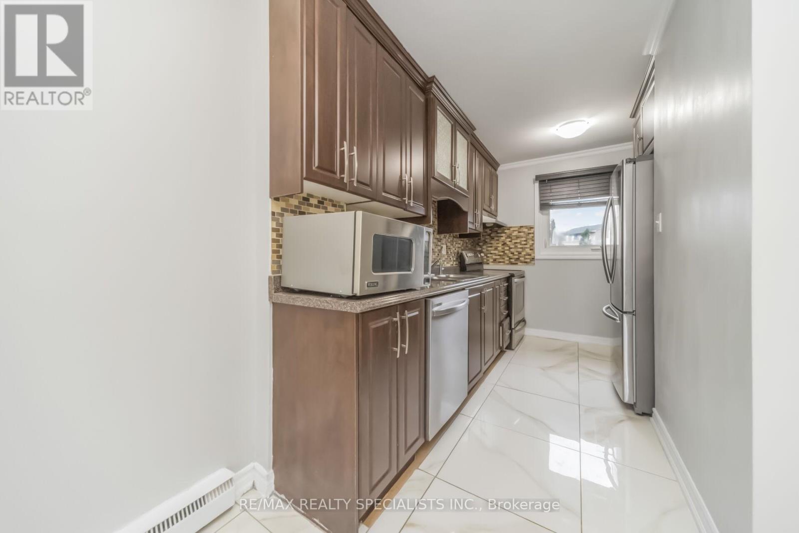 8 GRANTBROOK COURT - 16
