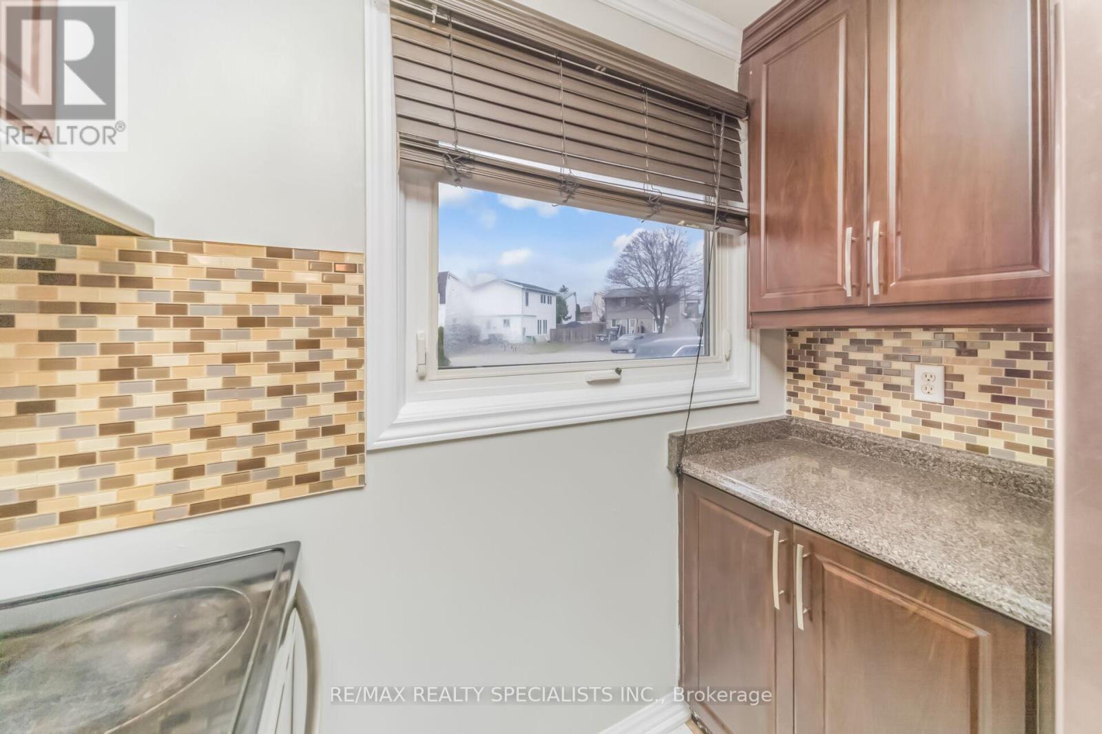 8 GRANTBROOK COURT - 19