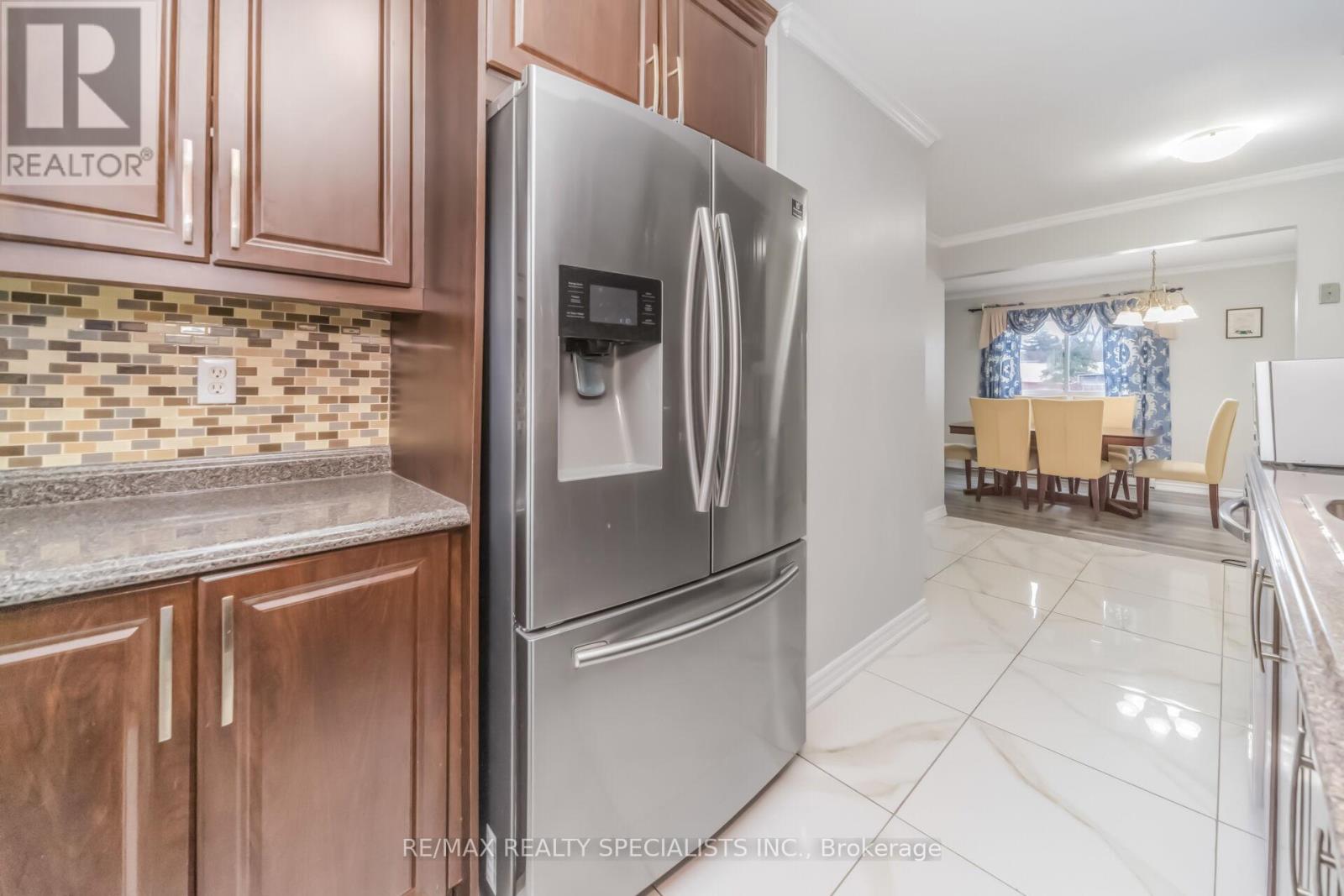 8 GRANTBROOK COURT - 20