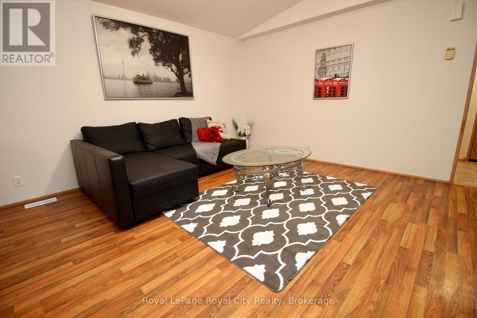 6 OLYMPIA AVENUE - Image 14
