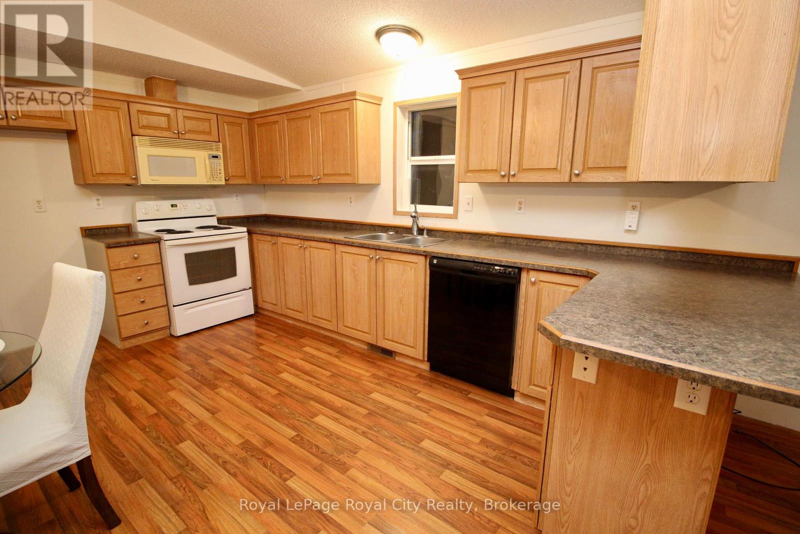 6 OLYMPIA AVENUE - Image 12
