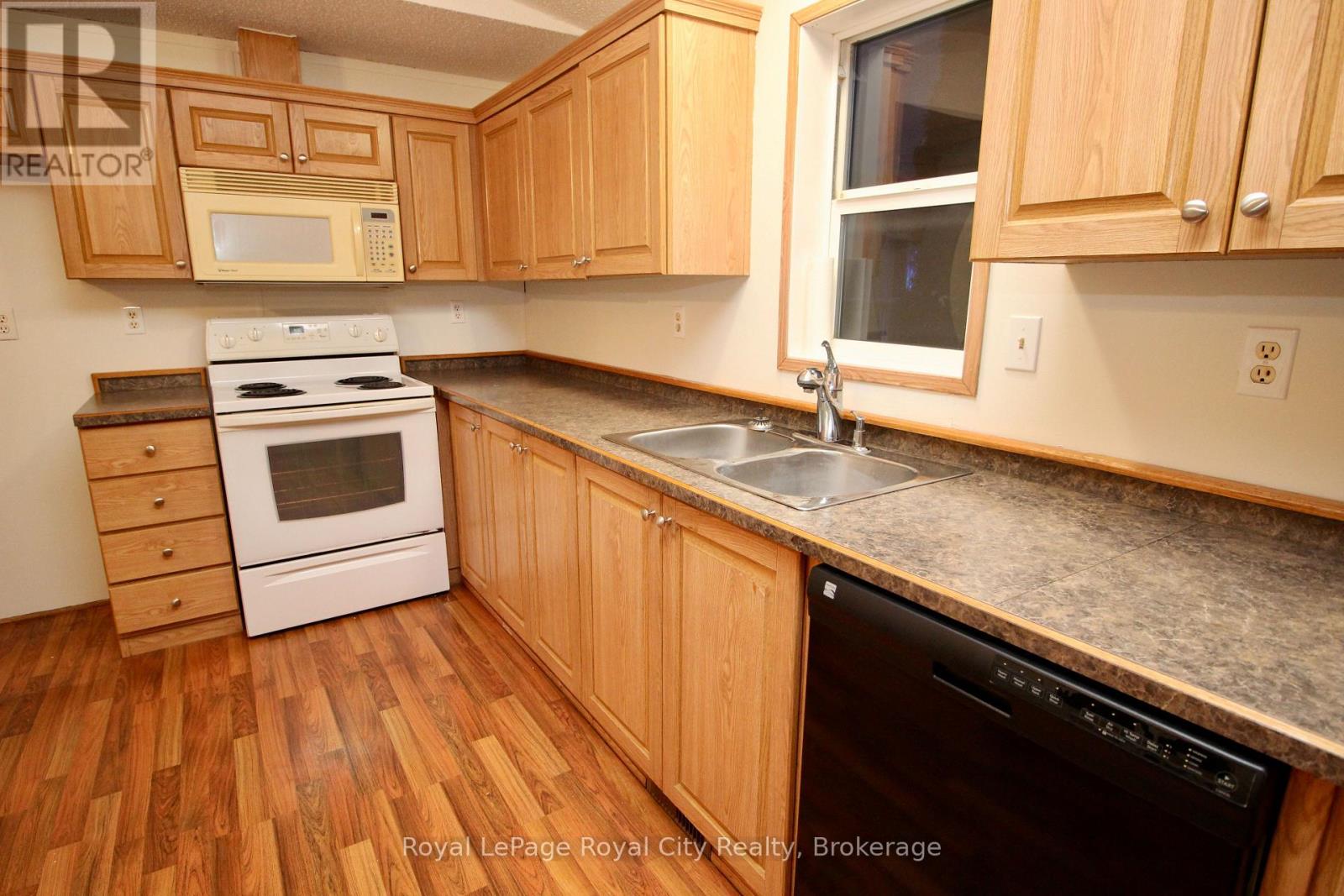 6 OLYMPIA AVENUE - Image 19