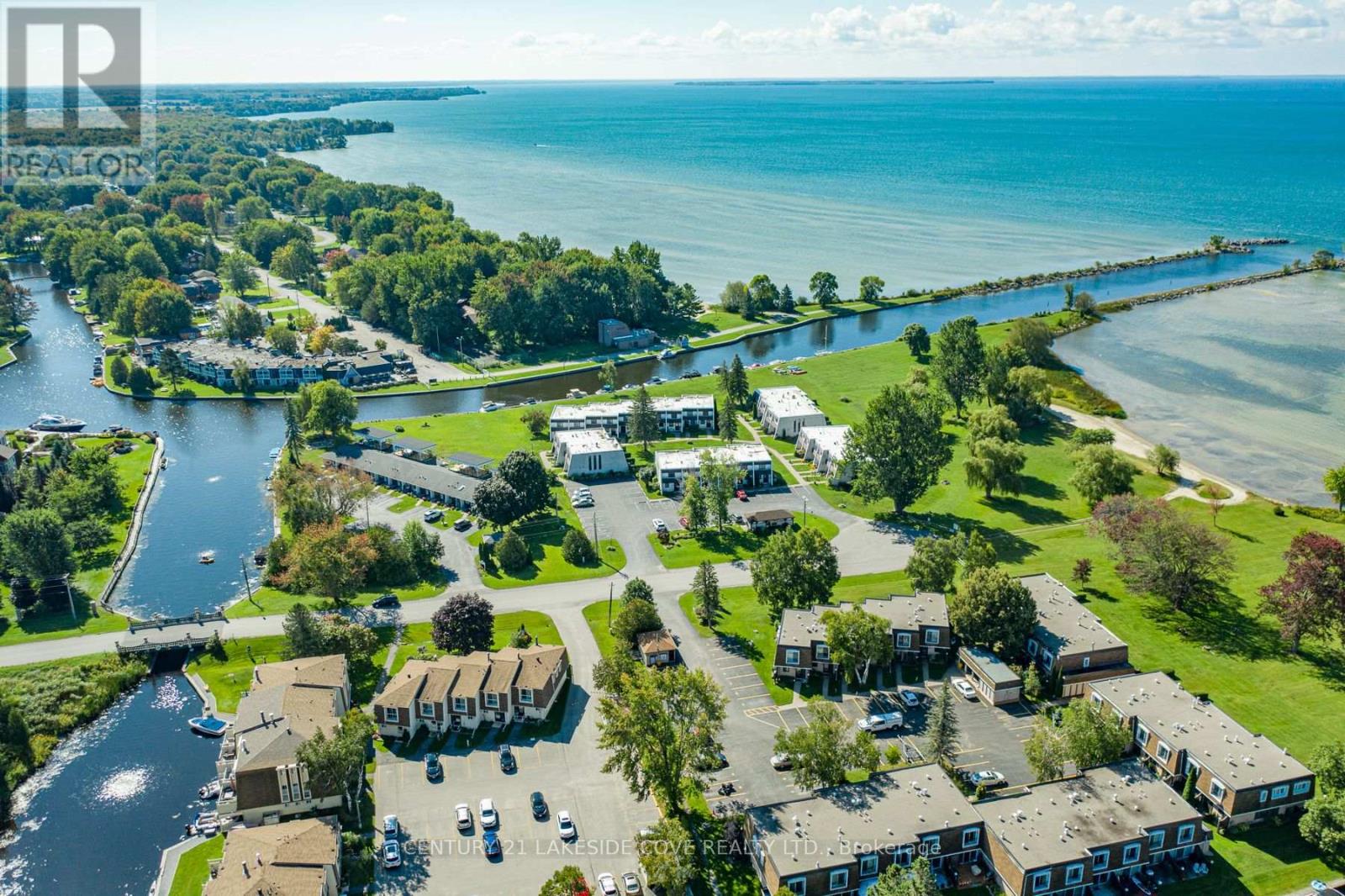 Paradise Blvd