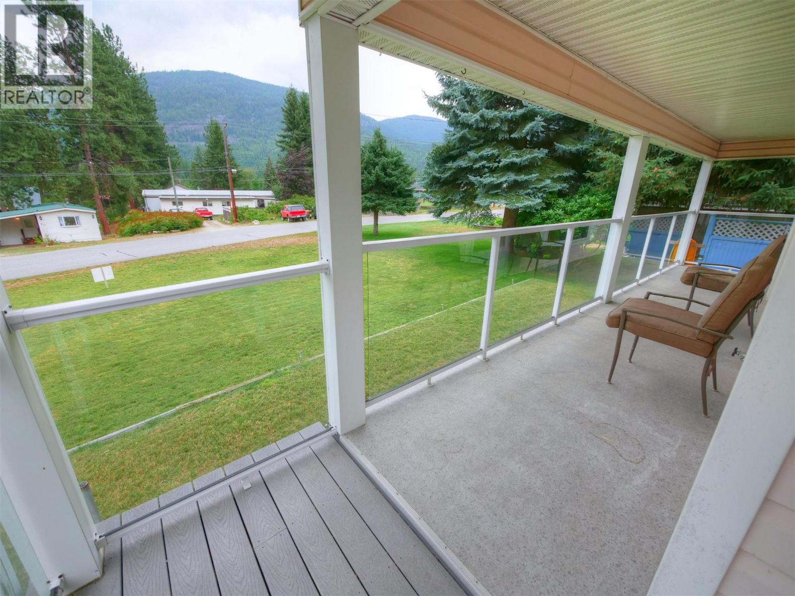 817 Smith Crescent - 10