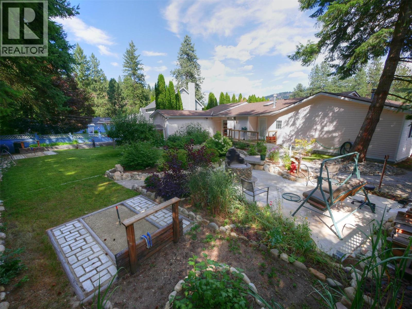 817 Smith Crescent - 12