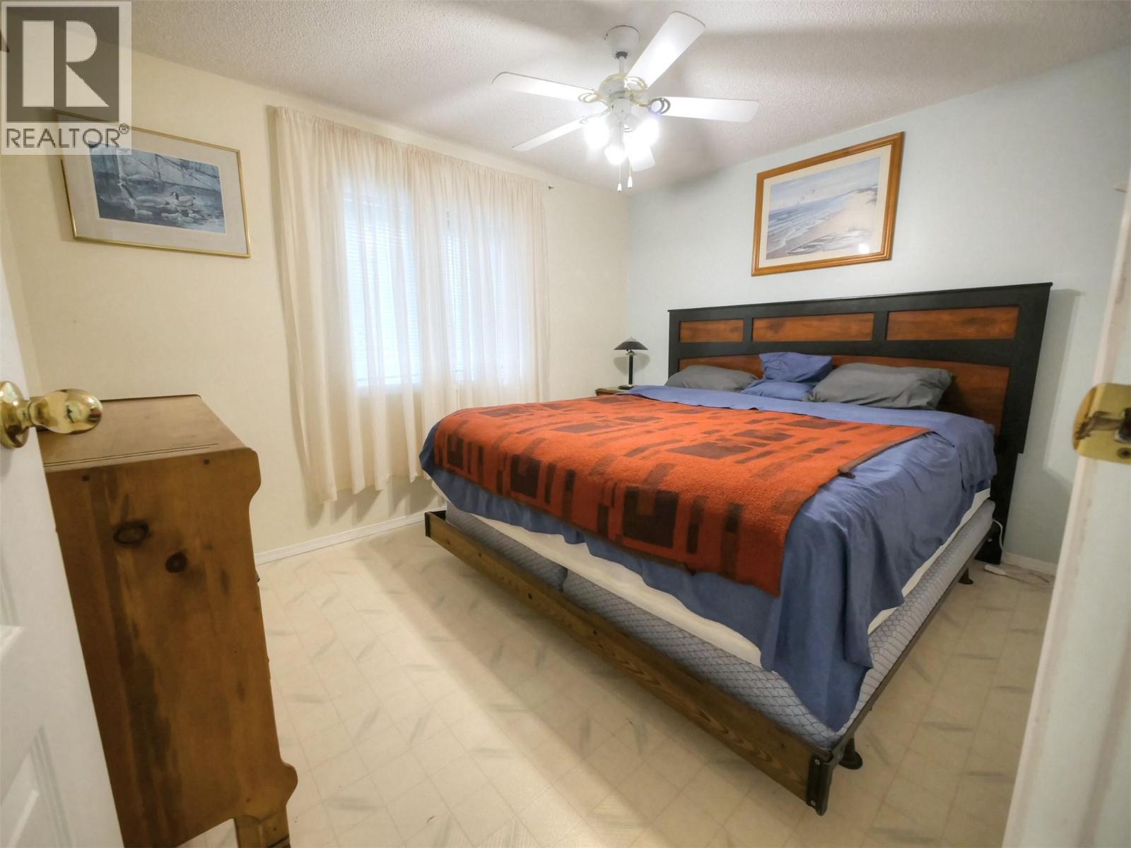 817 Smith Crescent - 5