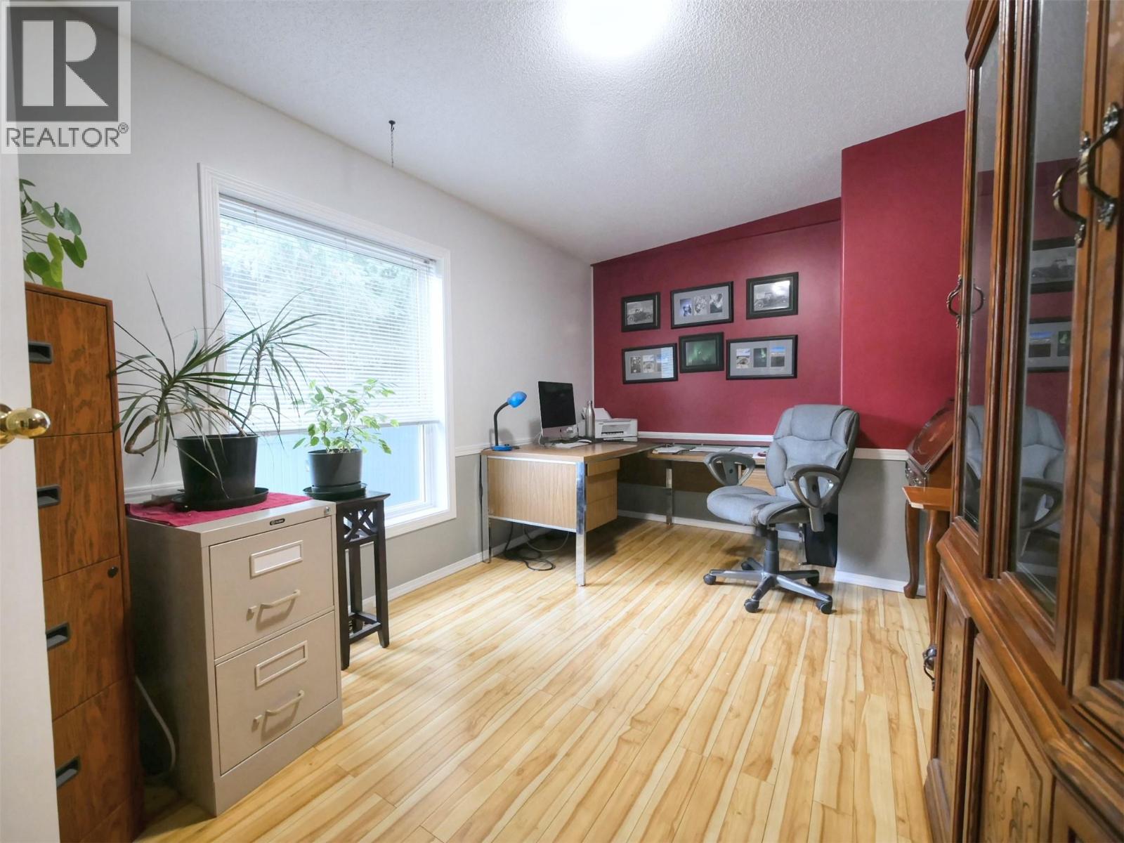 817 Smith Crescent - 6