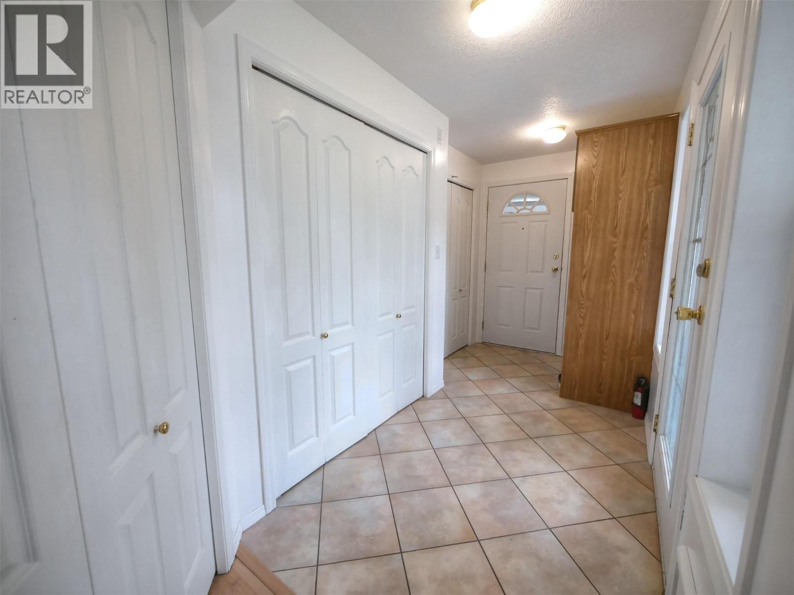 817 Smith Crescent - 7