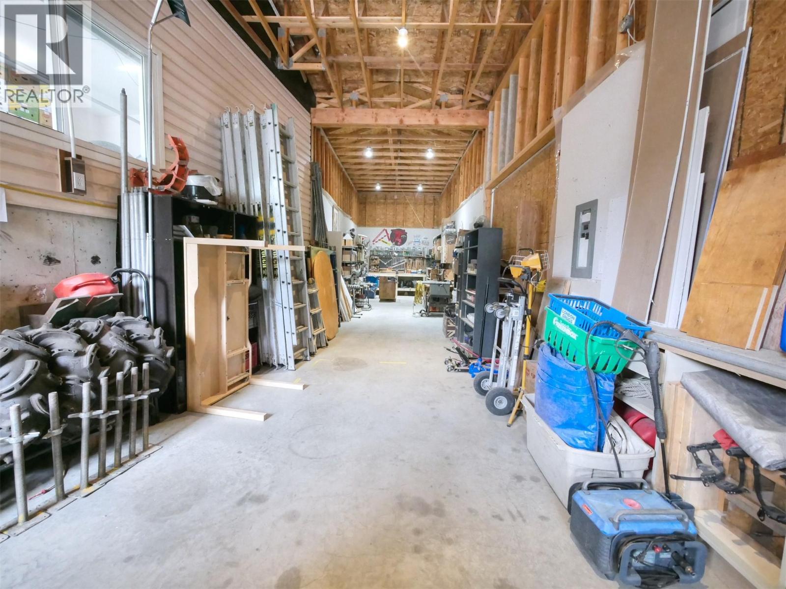 817 Smith Crescent - 9