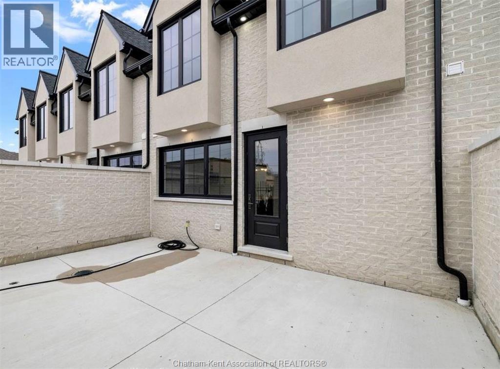864 Park AVENUE West - photo 4
