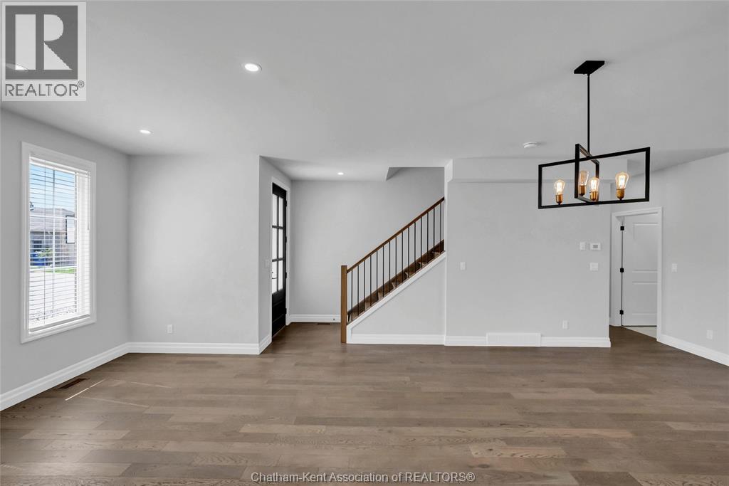 864 Park AVENUE West — photo 9